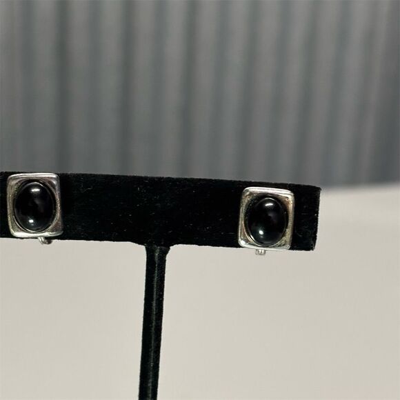 Monet Vintage Silver Tone Clip-On Earrings Black Onyx Cabochons - Picture 4 of 10